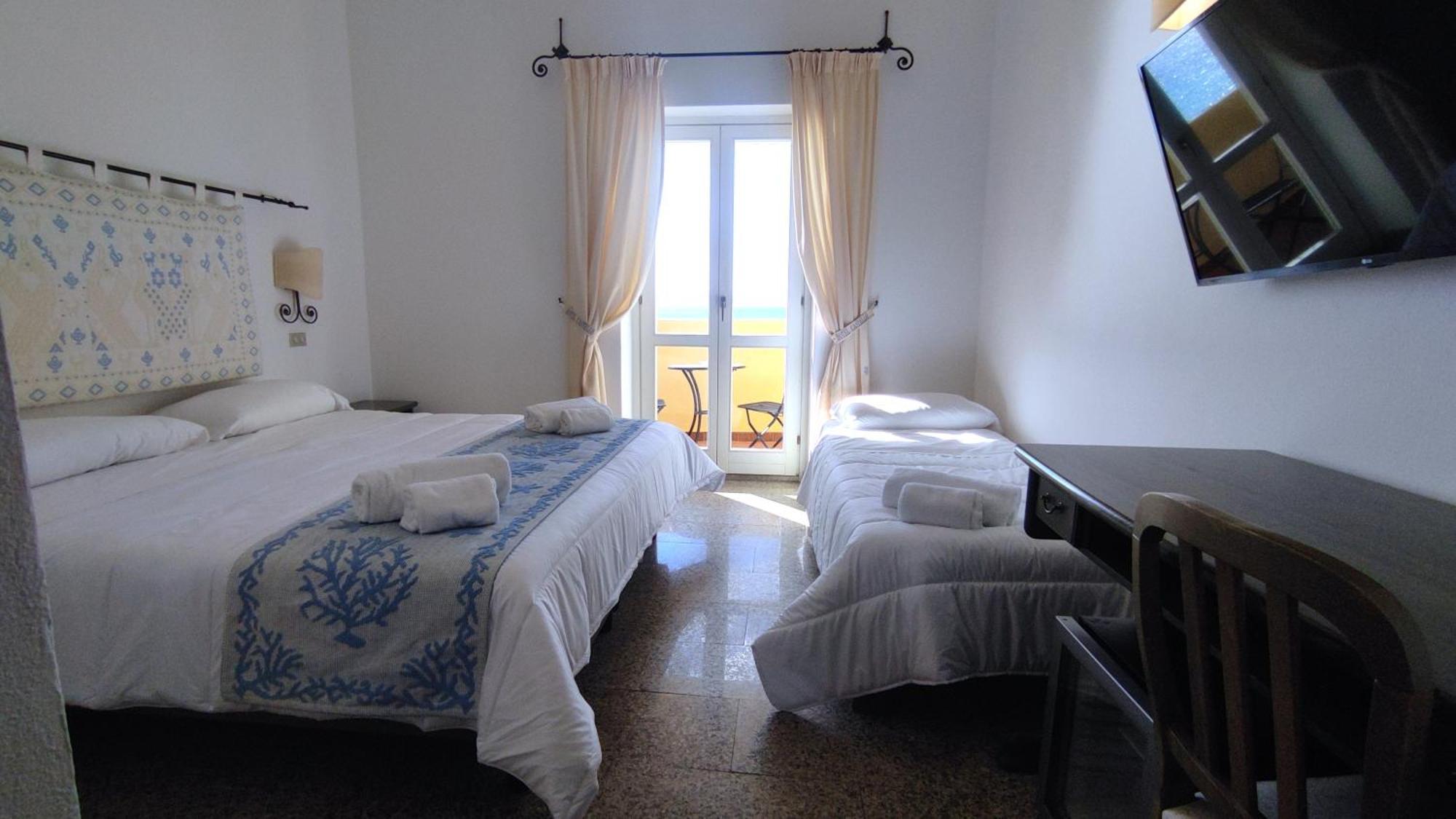 Hotel Castello Golfo Aranci Extérieur photo