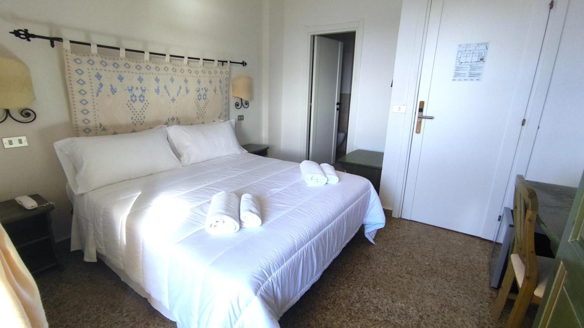 Hotel Castello Golfo Aranci Extérieur photo