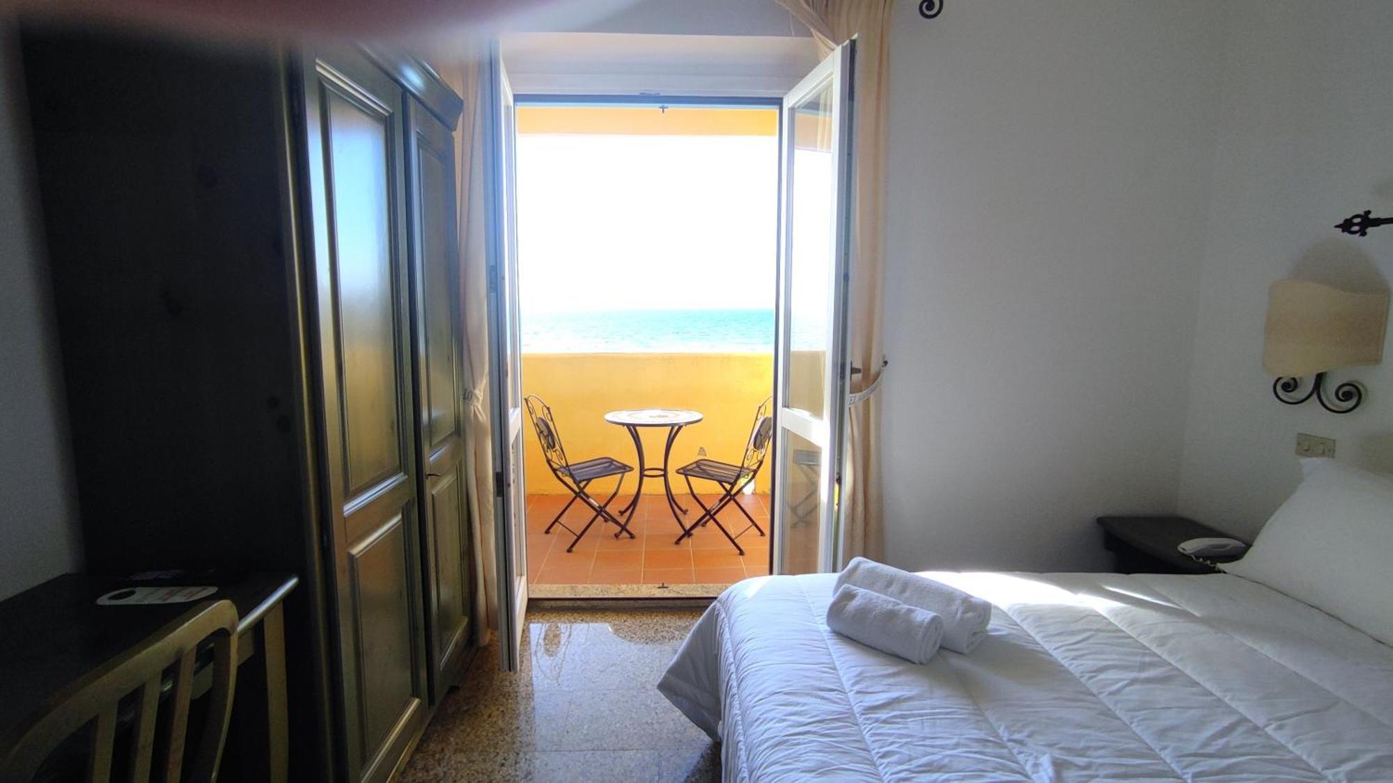 Hotel Castello Golfo Aranci Extérieur photo