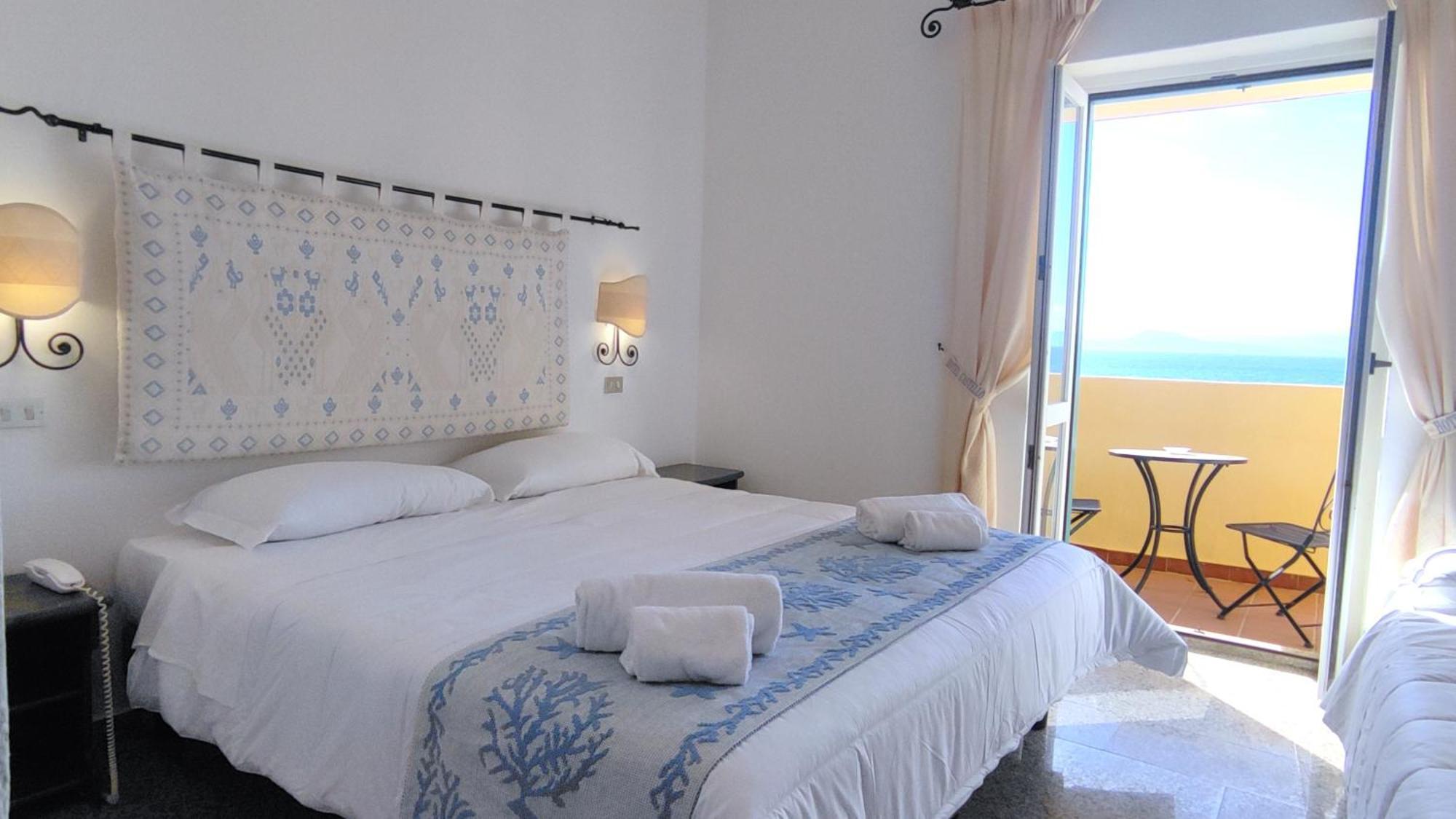 Hotel Castello Golfo Aranci Extérieur photo